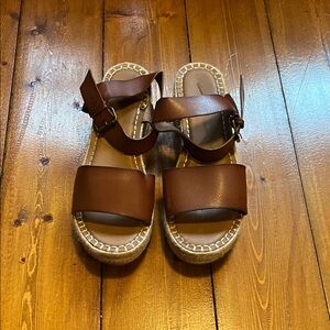 Universal Thread Sandals